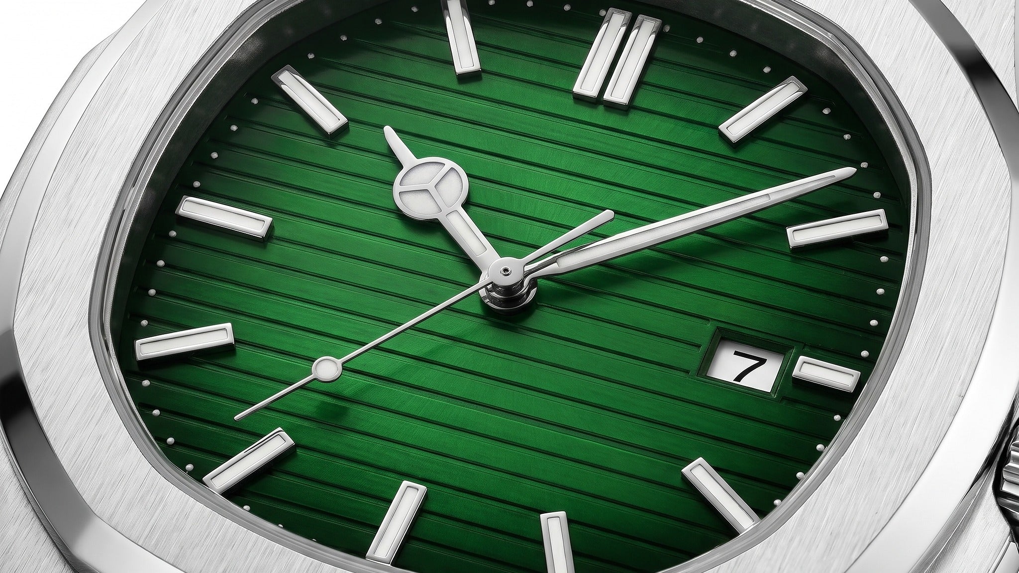 Image of Close-up of the green textured dial of a William Corbier CREST Emerald men's steel watch with date window